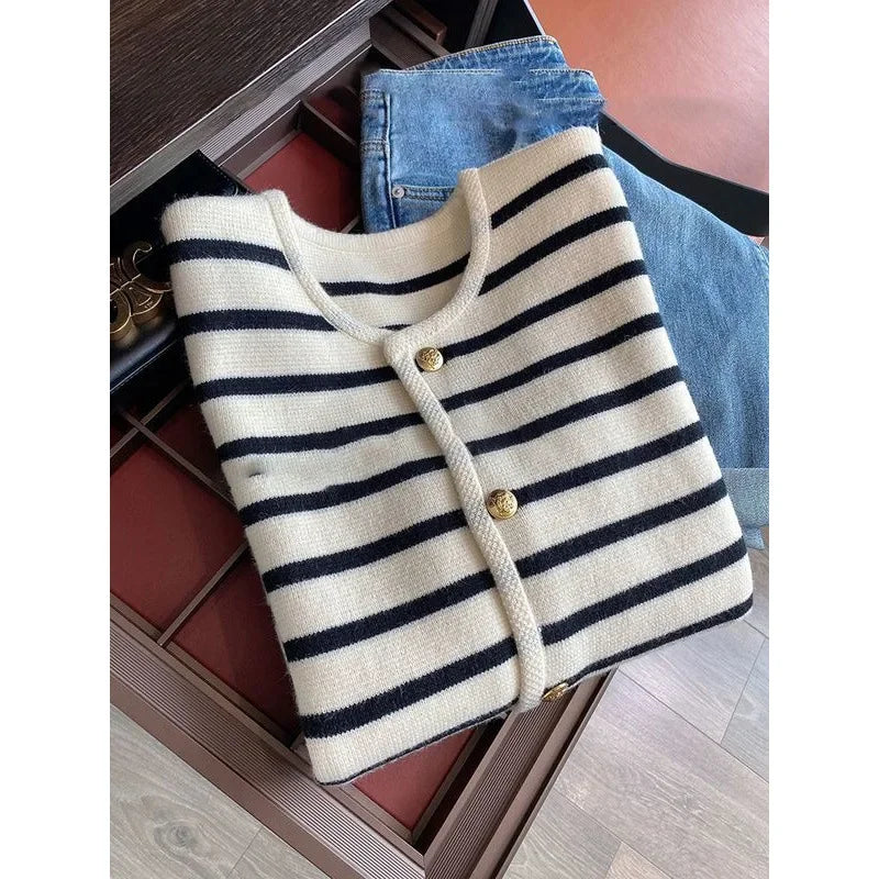 Black And White Color Blocking Striped Soft Suppled Sweater Jacket For Women 2024 Spring Autumn Outer Wear Age Reducing Cropped Knit