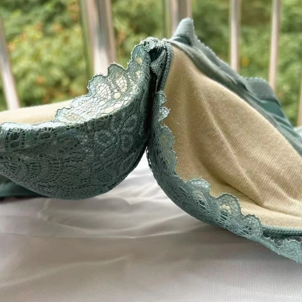 Small Chest Push Up Bra with Thick Cushion and Lace Decoration for Women