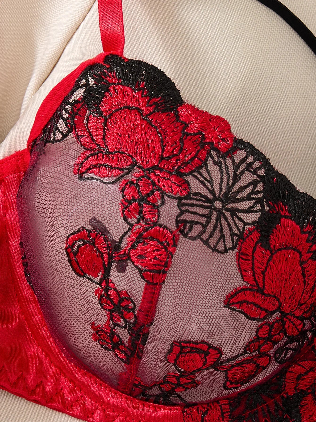 Two-piece embroidered bra set - Women's floral embroidered lingerie set - Black and red underwear set ZA825127
