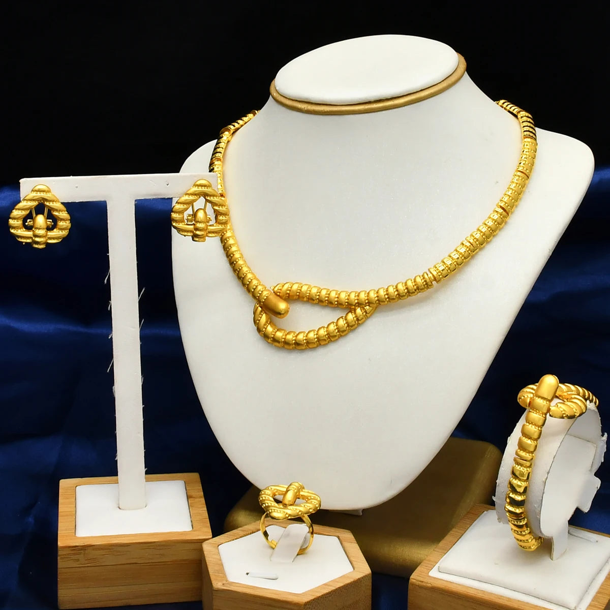 Dubai Luxury Nigerian Wedding Golden Jewelry Sets For Lady Bridal Necklace Sets Indian Party Jewellery Engagement Gifts