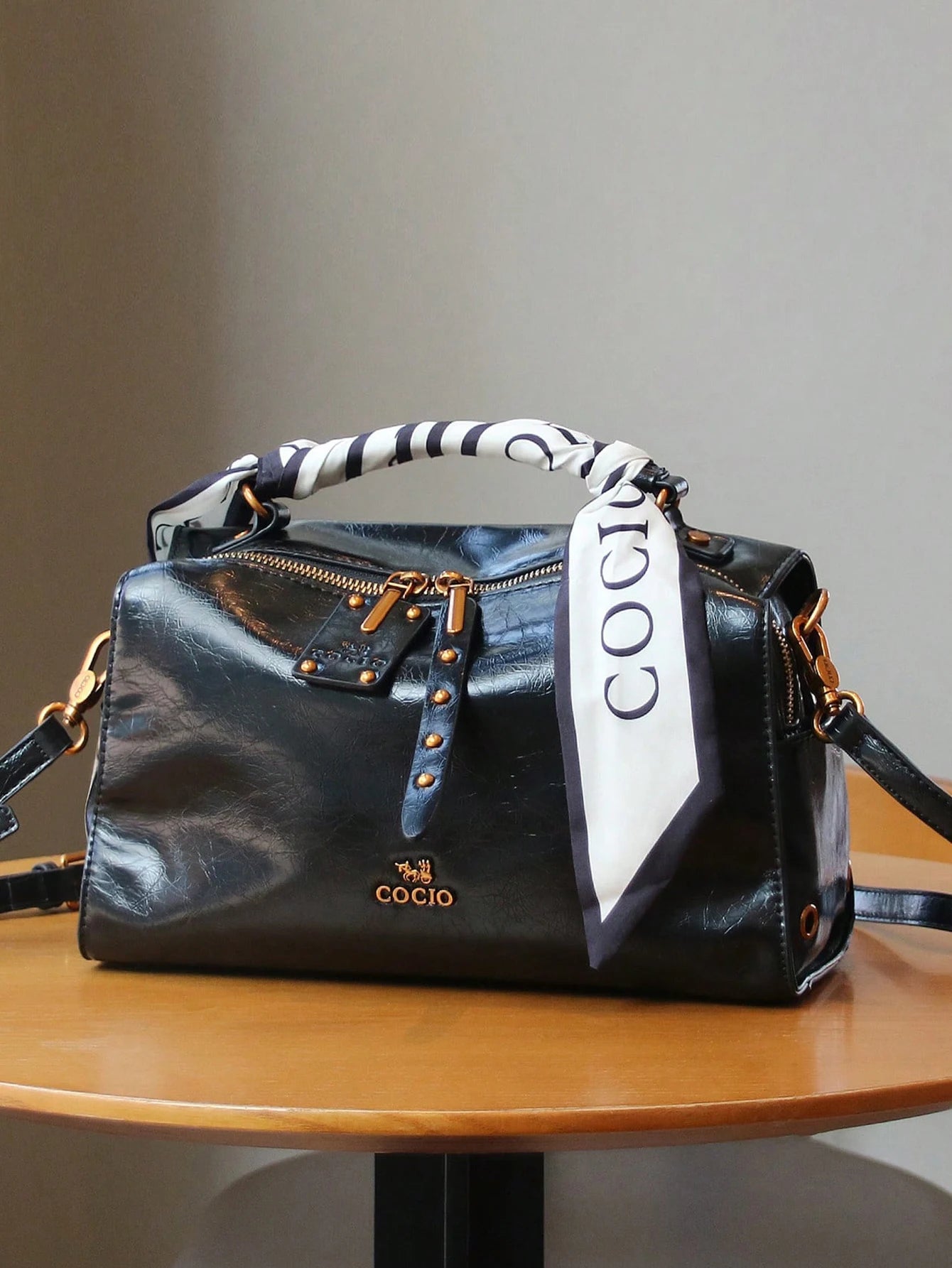 Luxury Oiled Leather Boston Bag, Fashionable  Large Capacity Tote Shoulder Bag, Comes With A Random Silk Scarf (Black Or White)