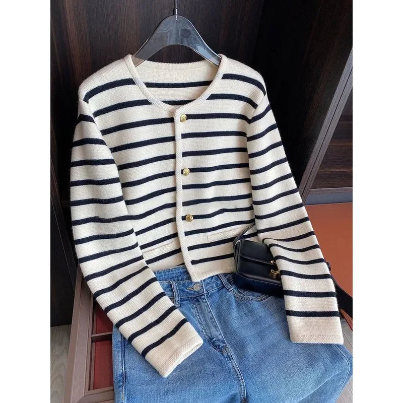 Black And White Color Blocking Striped Soft Suppled Sweater Jacket For Women 2024 Spring Autumn Outer Wear Age Reducing Cropped Knit