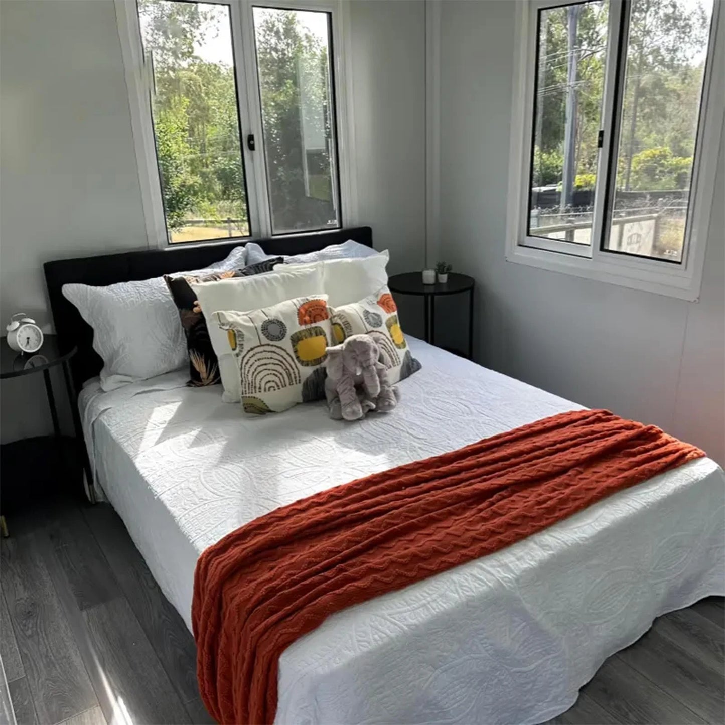 40FT Prefabricated Container Home 2-5 Bedroom Modular Prefab Tiny Home Folding Expandable Container House with Bathroom Kitchen