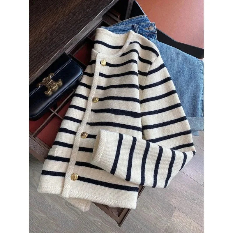 Black And White Color Blocking Striped Soft Suppled Sweater Jacket For Women 2024 Spring Autumn Outer Wear Age Reducing Cropped Knit