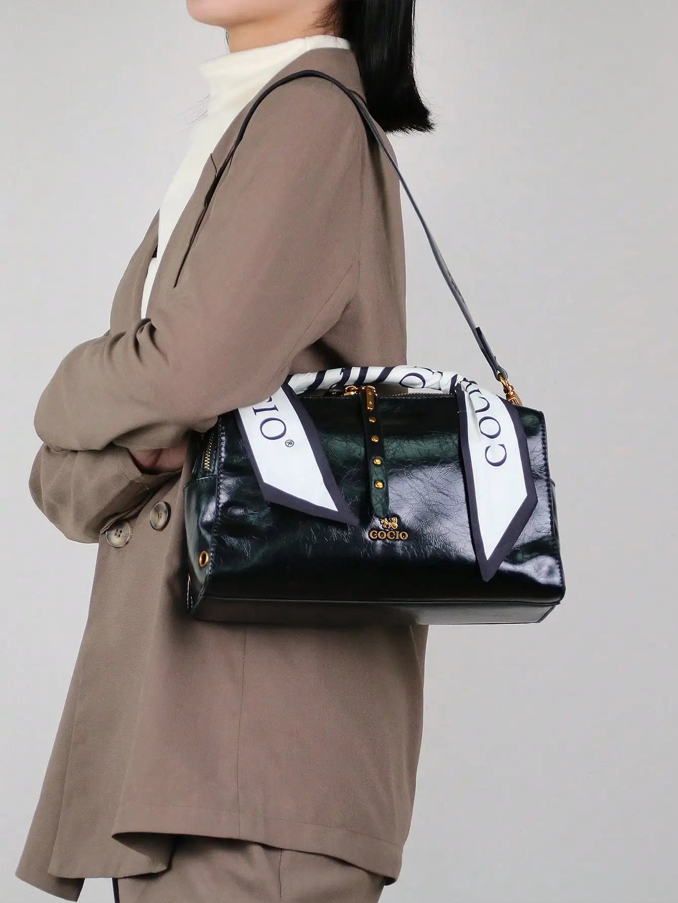 Luxury Oiled Leather Boston Bag, Fashionable  Large Capacity Tote Shoulder Bag, Comes With A Random Silk Scarf (Black Or White)