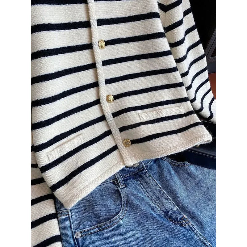 Black And White Color Blocking Striped Soft Suppled Sweater Jacket For Women 2024 Spring Autumn Outer Wear Age Reducing Cropped Knit